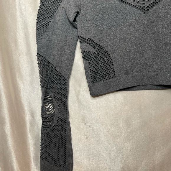 Alo Yoga Siren Long Sleeve in Concrete Heather - Picture 7 of 10